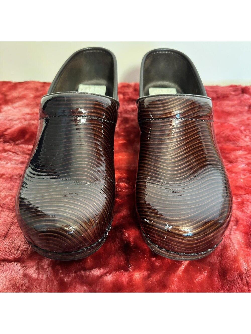 Dansko Pro XP Slip Resistant Clog Swirl Patent Leather Size  40 Unique 9/9.5